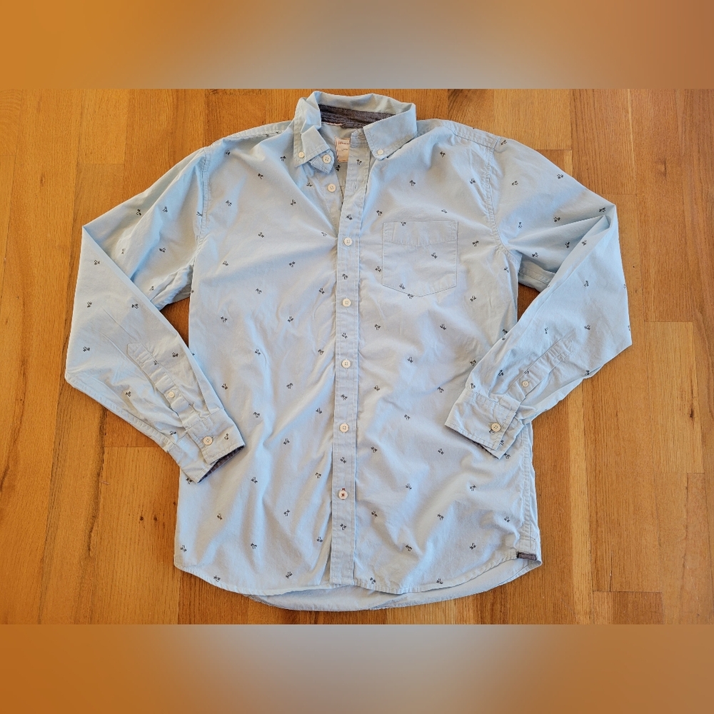 Mens size medium button down shirt